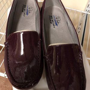 Lifestride Velocity loafers 11W Burgundy w/patent